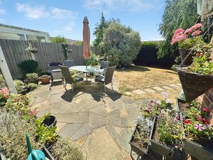 Pyfleet Close - click for photo gallery
